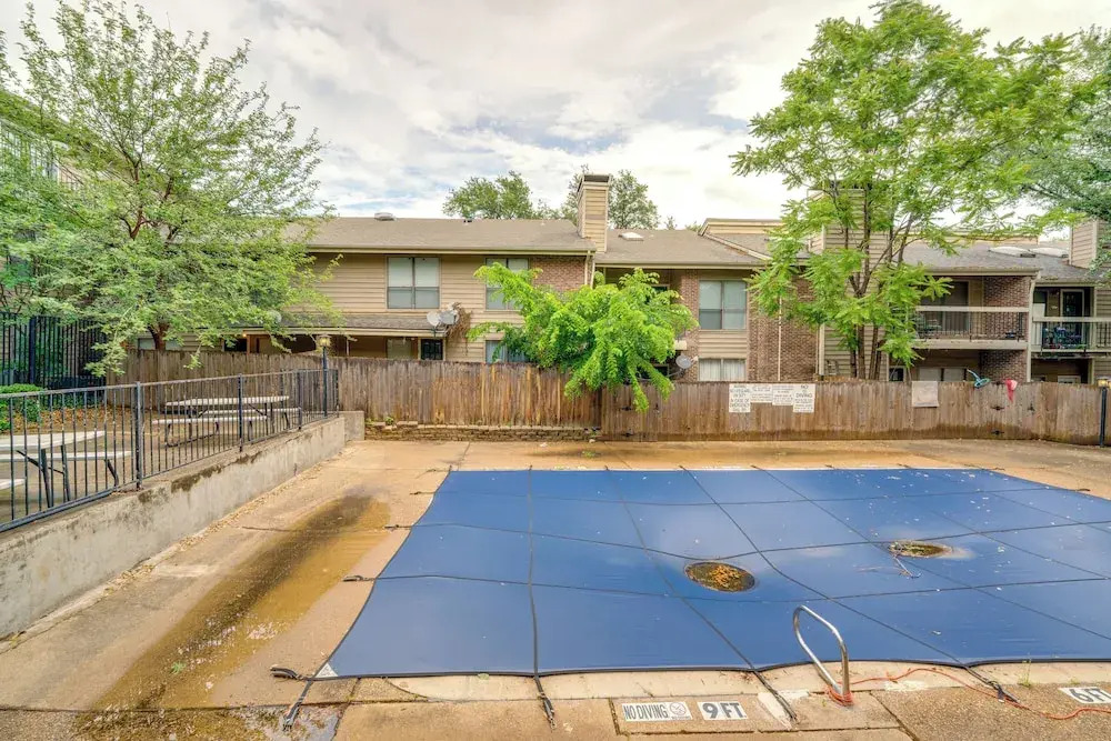 1 Mi to Northpark Center: Bright Dallas Condo