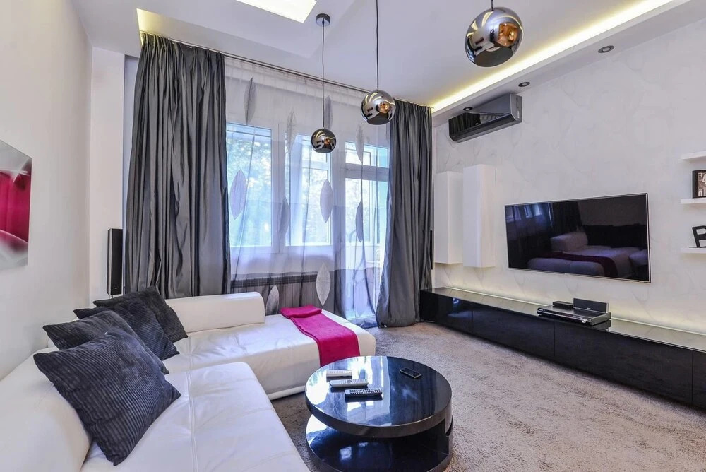 FM Deluxe 1-BDR Apartment - Extravaganzzo