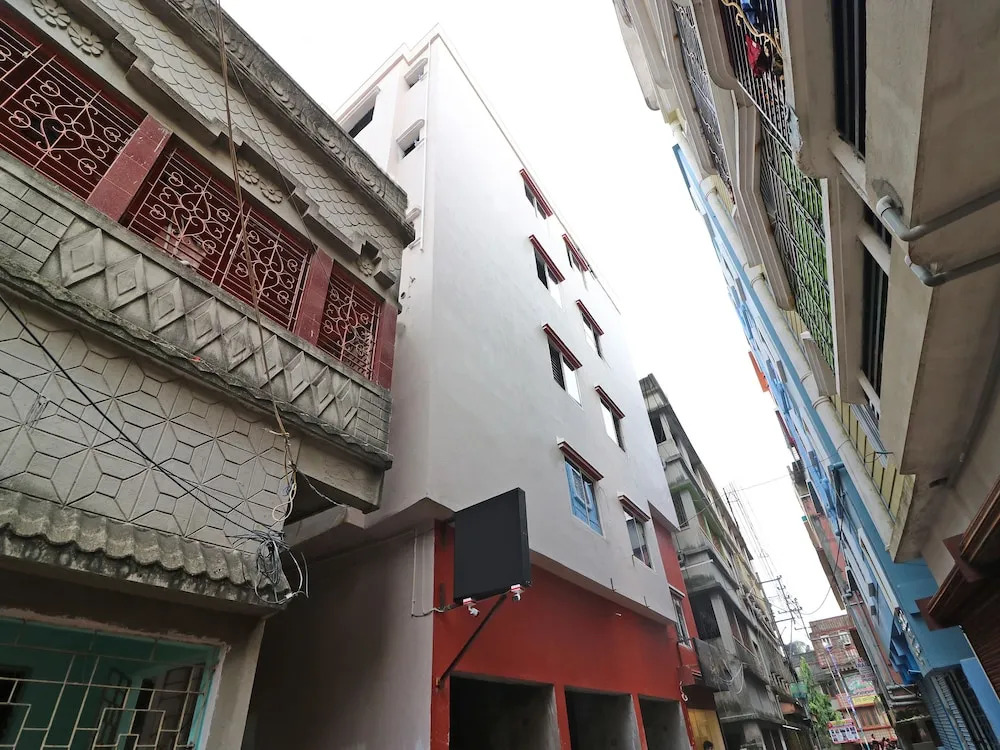 OYO 13579 Hotel Royal Crowne