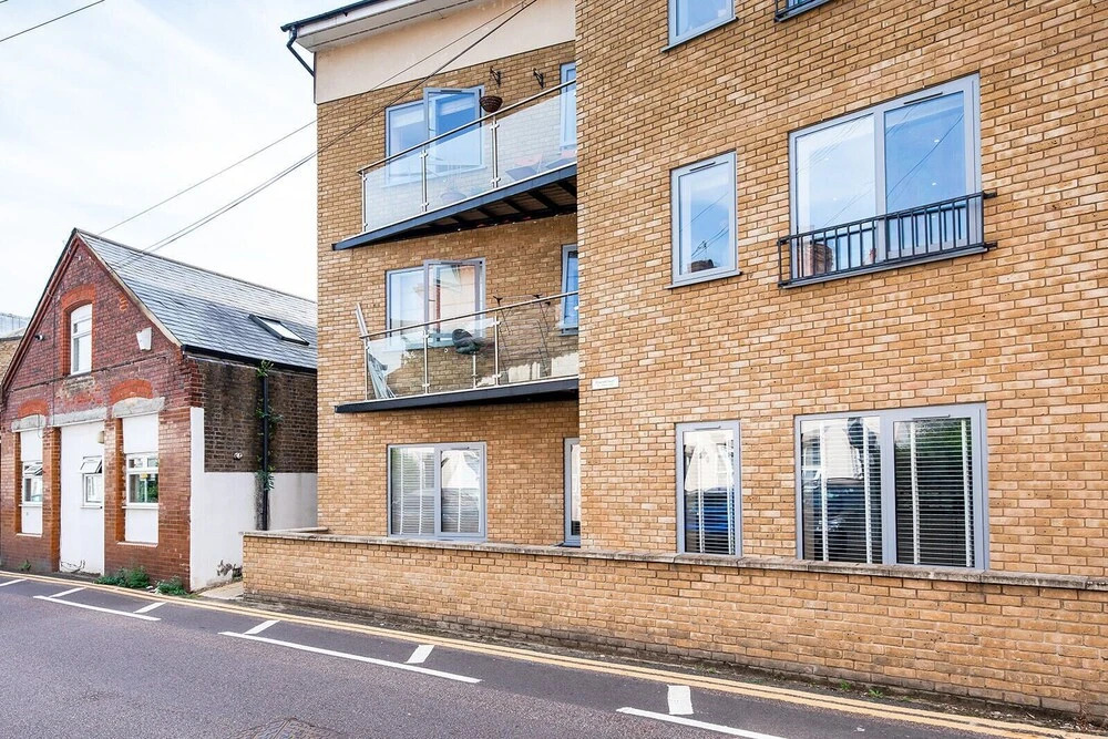 Emerald Court Executive Watford Central Apartment