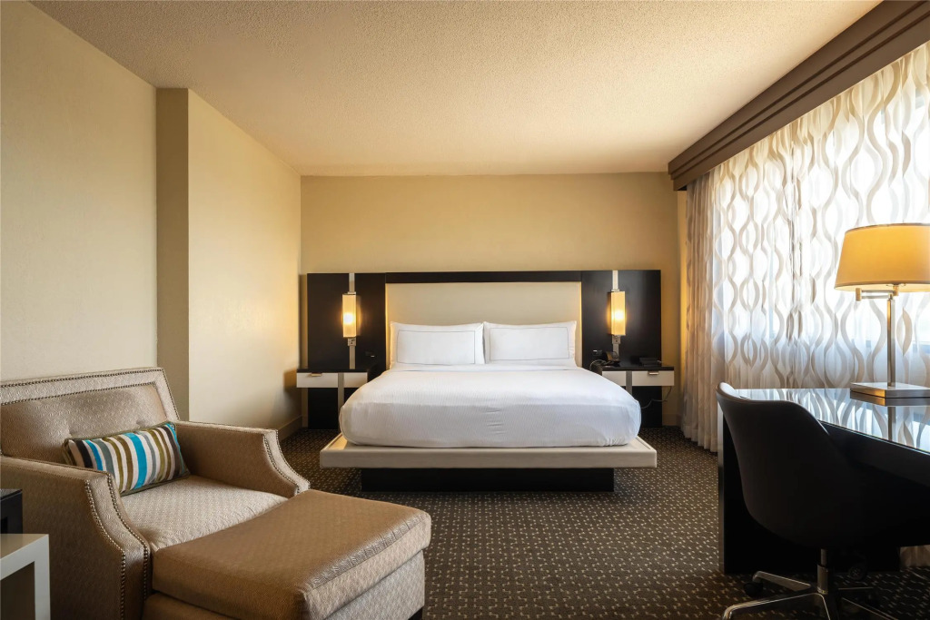 DoubleTree by Hilton Hotel Houston Hobby Airport