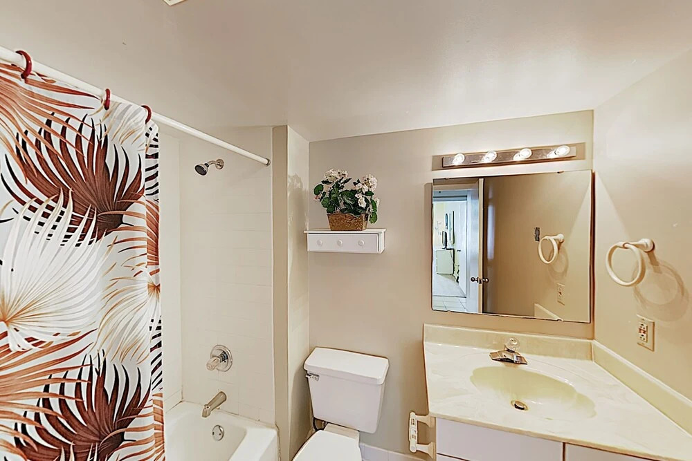 New Listing! Oceanfront W/ Pools & Hot Tub 3 Bedroom Condo