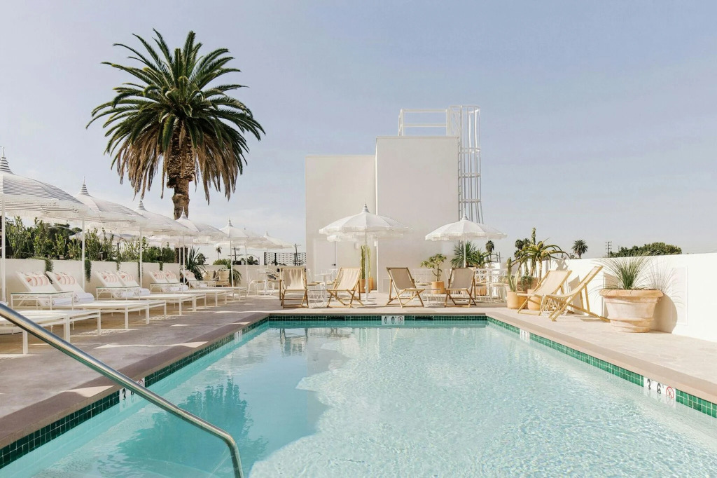 Silver Lake Pool & Inn
