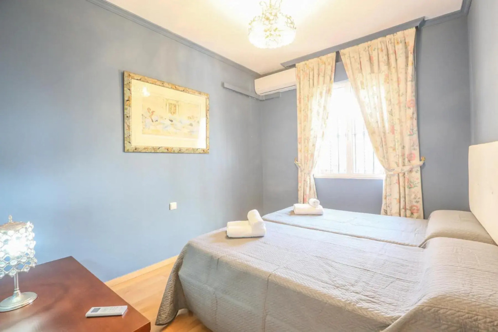 JUDERIA CENTER PREMIUM SUITES FREE Parking