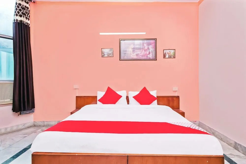 OYO 29394 Hotel Apoorva Deluxe