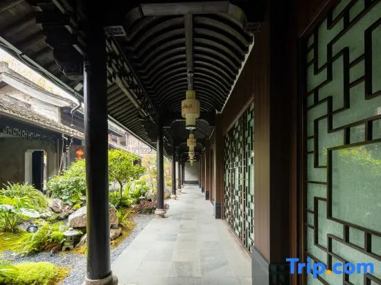 Floral Lux Hotel·Lotus Pond Moonlight hotel (Shaoxing Keyan Scenic Area)