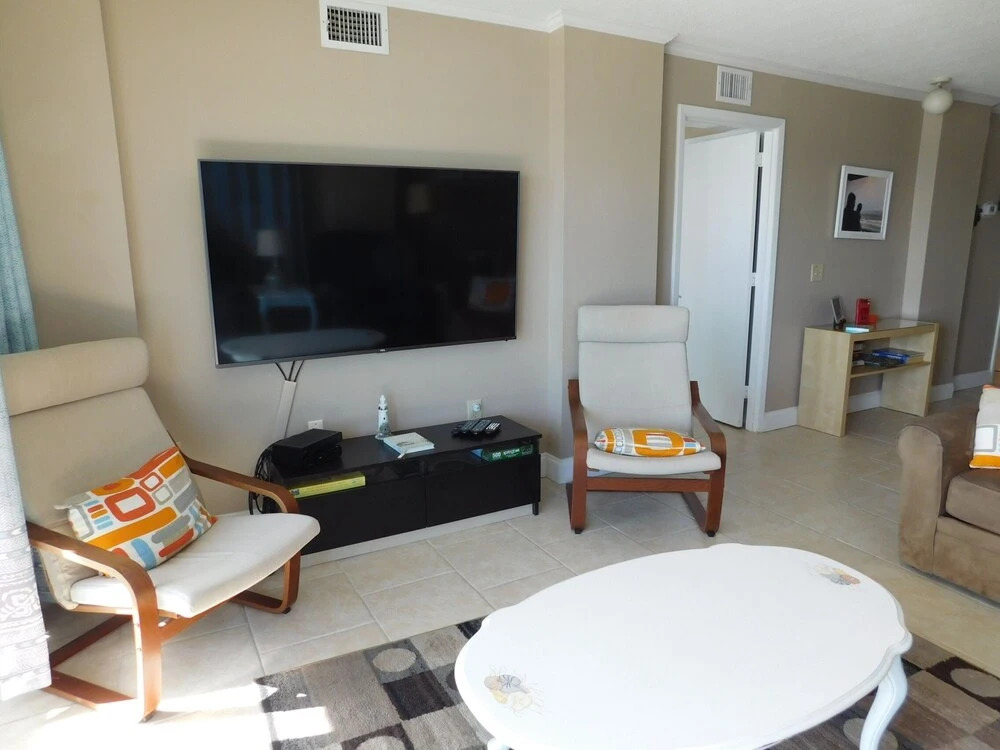 Spring Towers #501 3 Bedroom Condo by Redawning