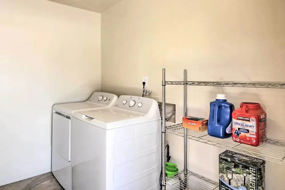 Groups Welcome! 2-home Tucson Escape w/ Fire Pit