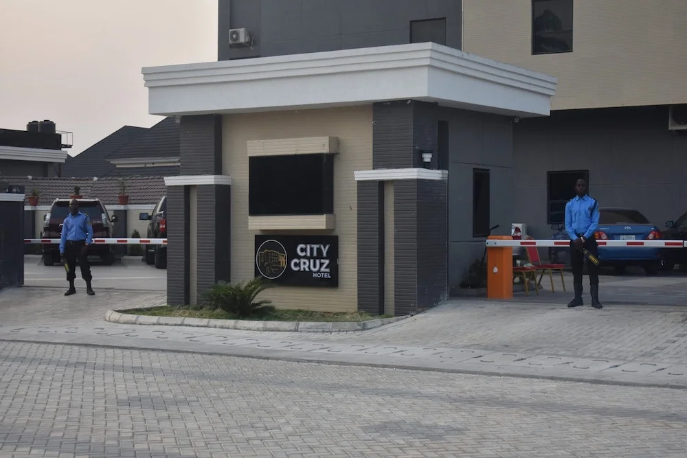 City Cruz Hotel