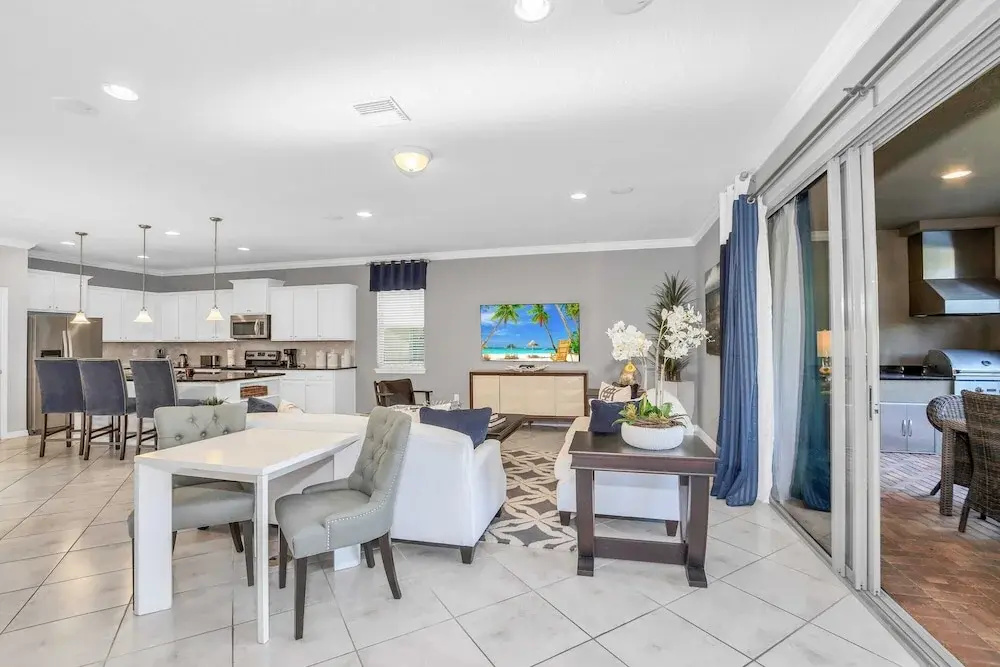 Sleek Home With Big Pool Area and Game Room, CDC Cleaning Standards #8ws105