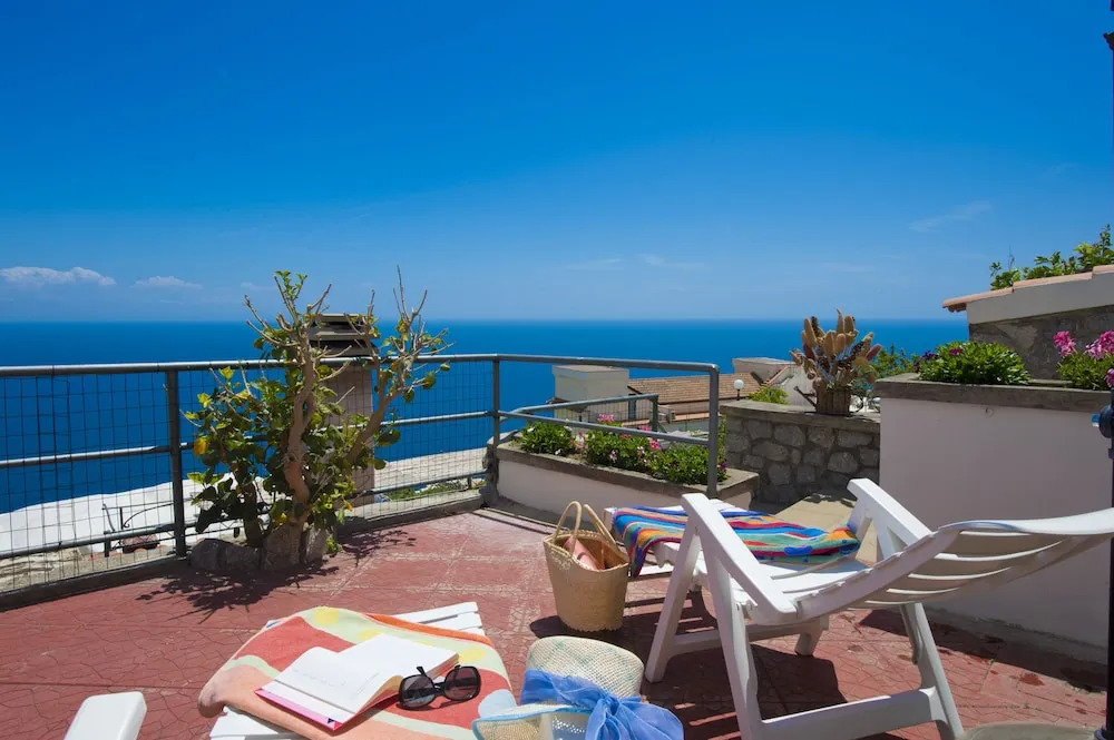 Casabona Holiday