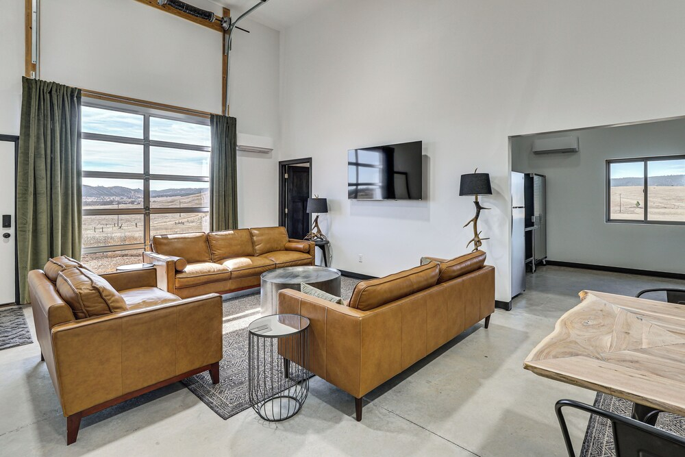 Escape to the Black Hills! Modern Countryside Home