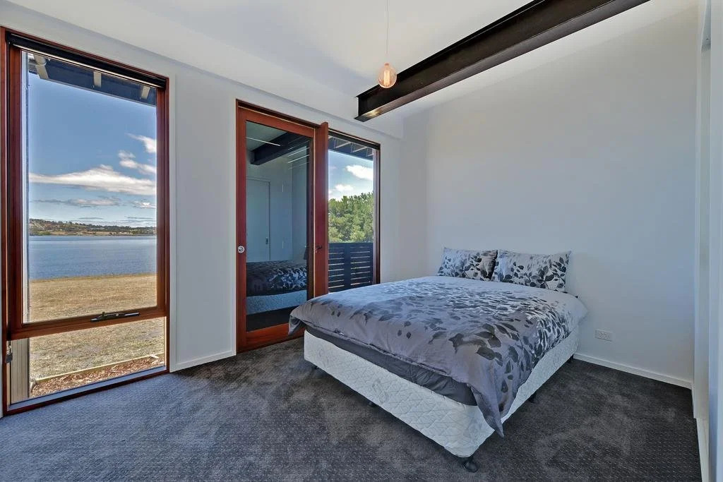 Amazing Unique Five-Star Waterfront Retreat
