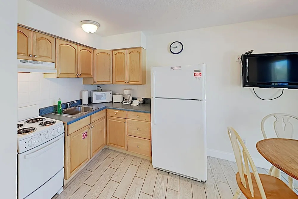 New Listing! Peaceful On Siesta Key Beach 1 Bedroom Apts