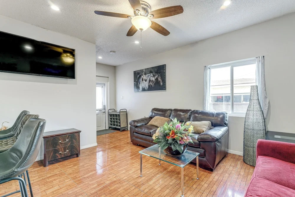 Socal Launchpad: 3BR in Hawthorne, 4 Mi to Sofi