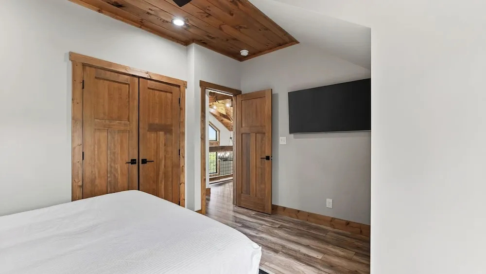 Priddy Secluded by Avantstay Hot Tub + Expansive Deck + Game Room + Home Theater