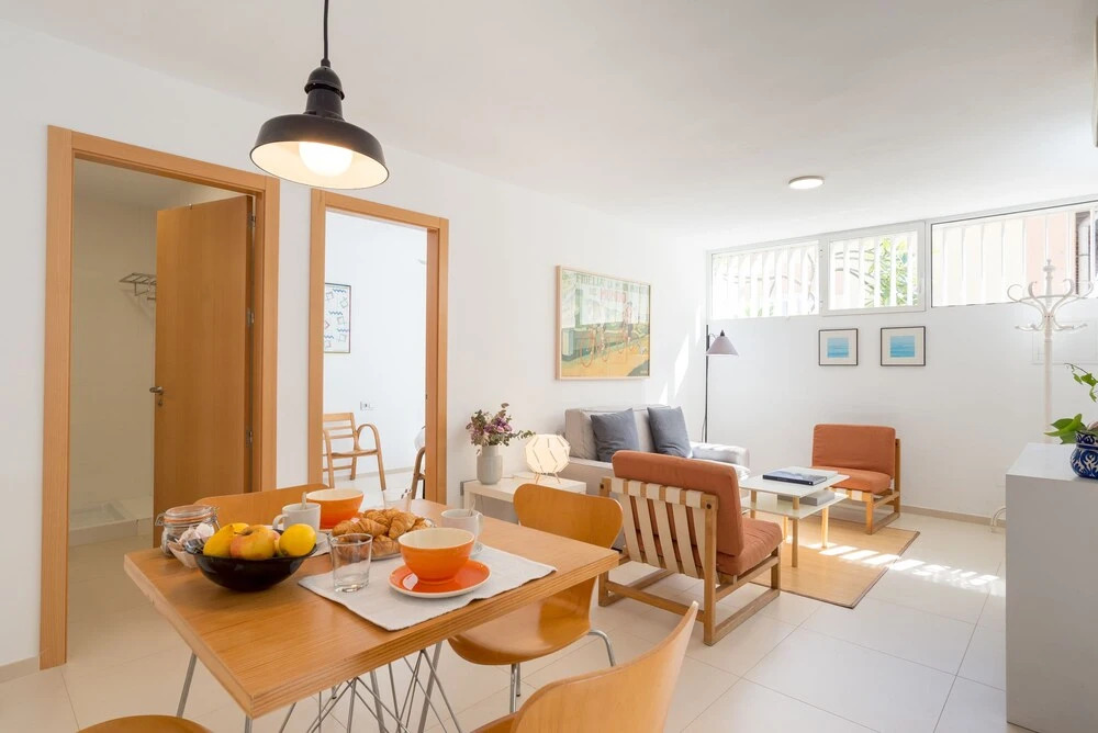 Pedregalejo: Cozy Apartment Front Of The Beach