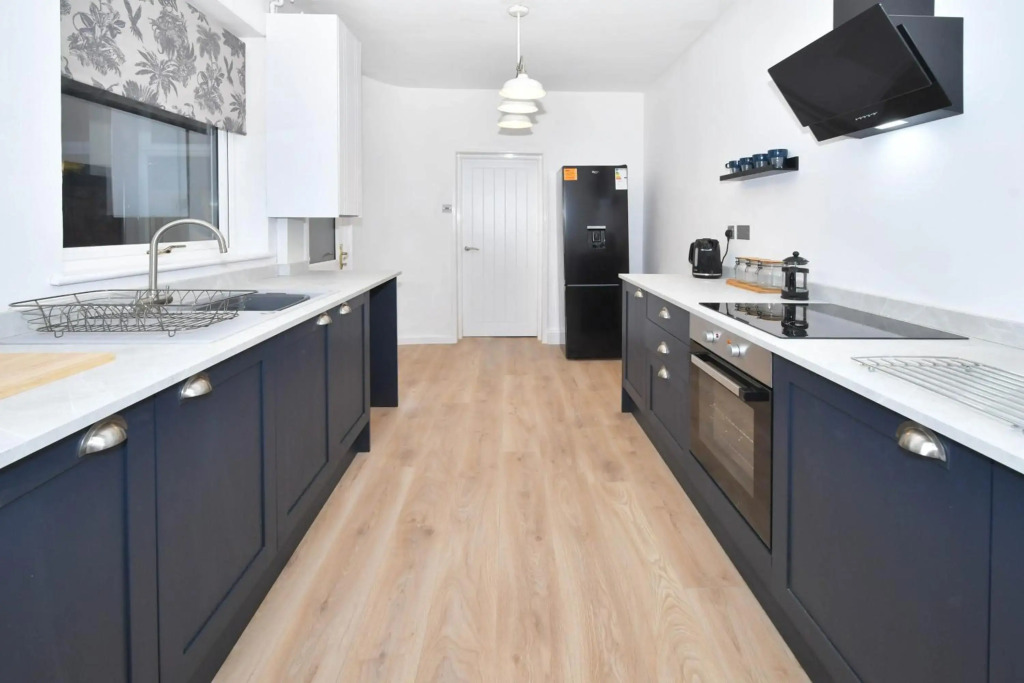 Elm House by YourStays - 3 Bedroom - Modern Home in Crewe