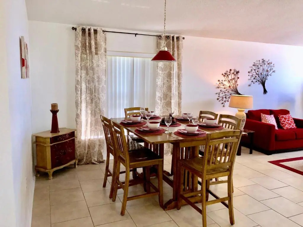 Fabulous 4 Bedrooms Villa 3 Bath with Private Pool 15 Min to Disney