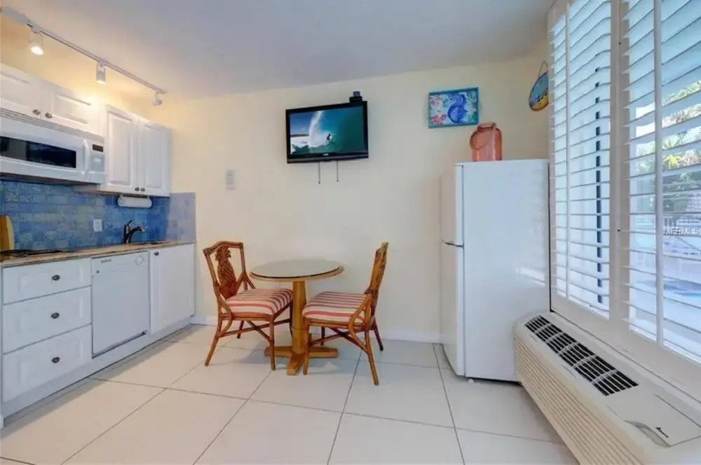 2 Bedroom Waterfront Pool Side!