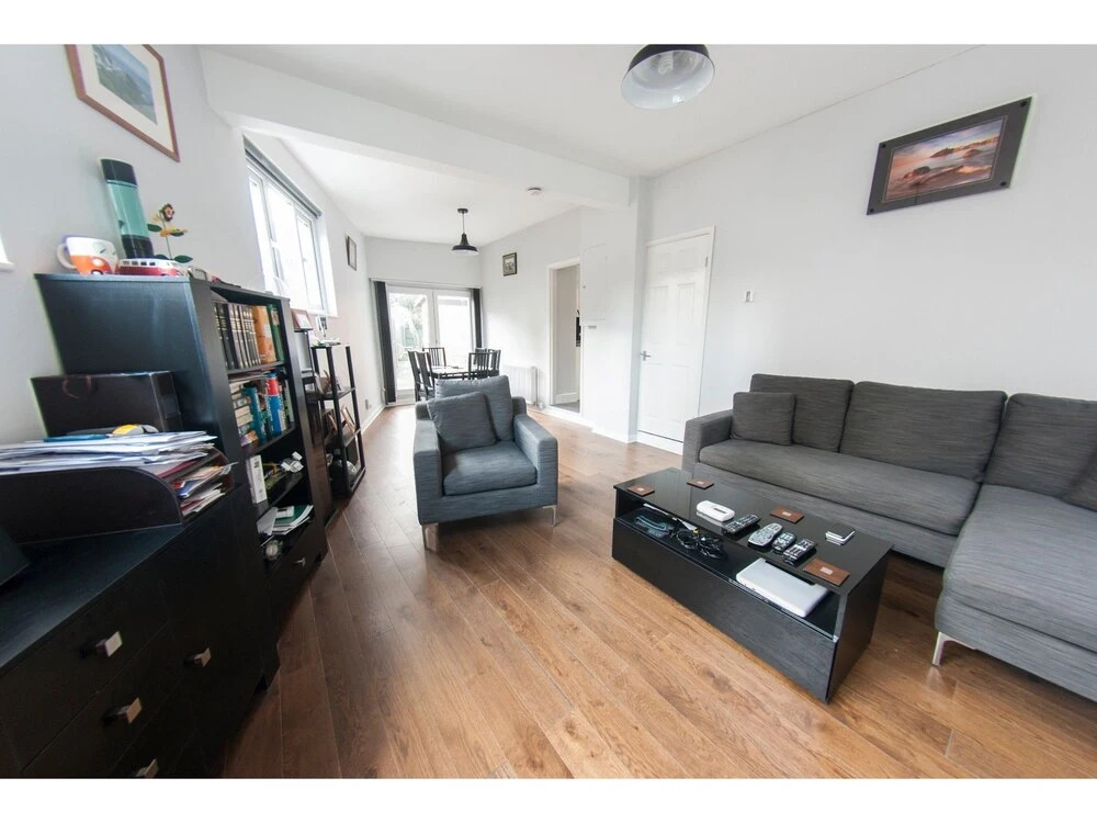 Bright & Spacious Garden Flat for 4 in London