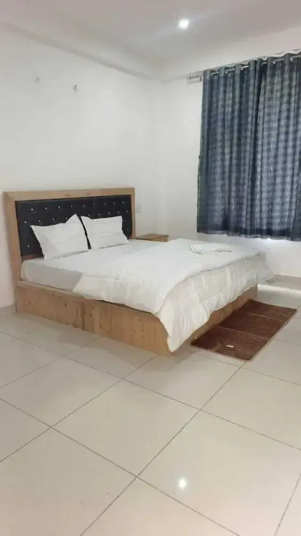 Shesh Besh Guest House & Restaurant