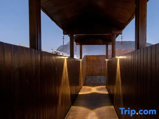 Yixin Moon Earthly HYGGE|Space Art Hotel (Dukezong Ancient City Prayer Wheel Store)