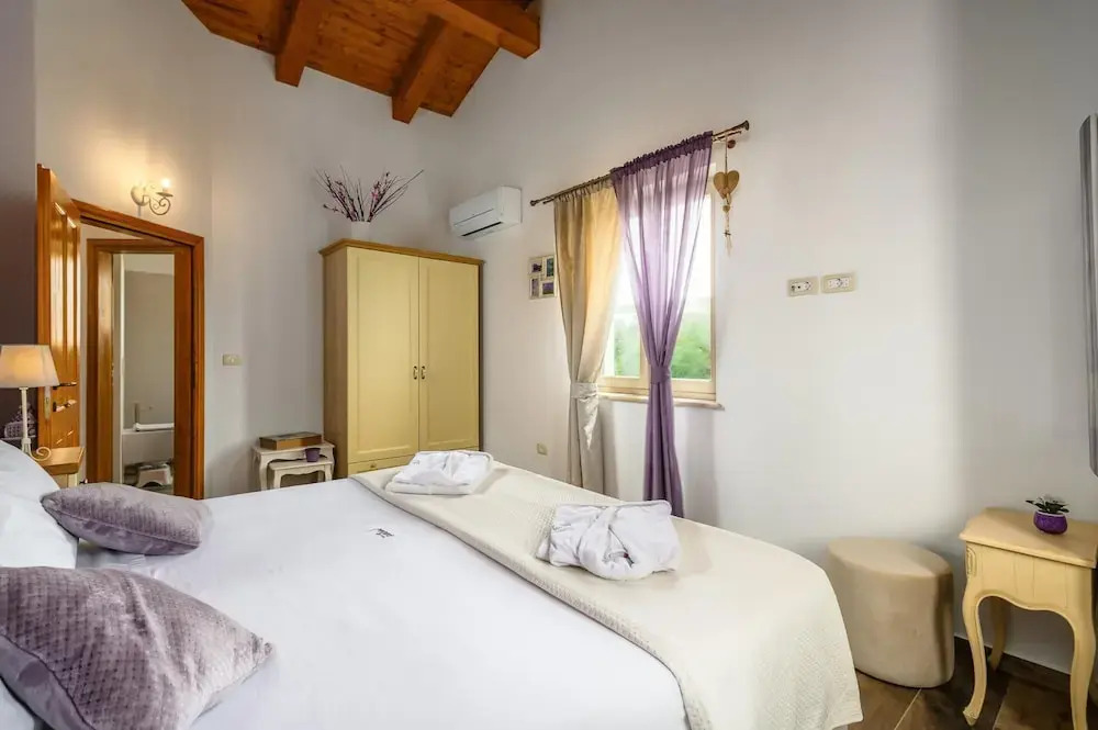 Villa in Srebrni i with Pool near Marea Beach