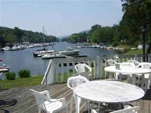 Antons on The Lake Country Inn and Marina