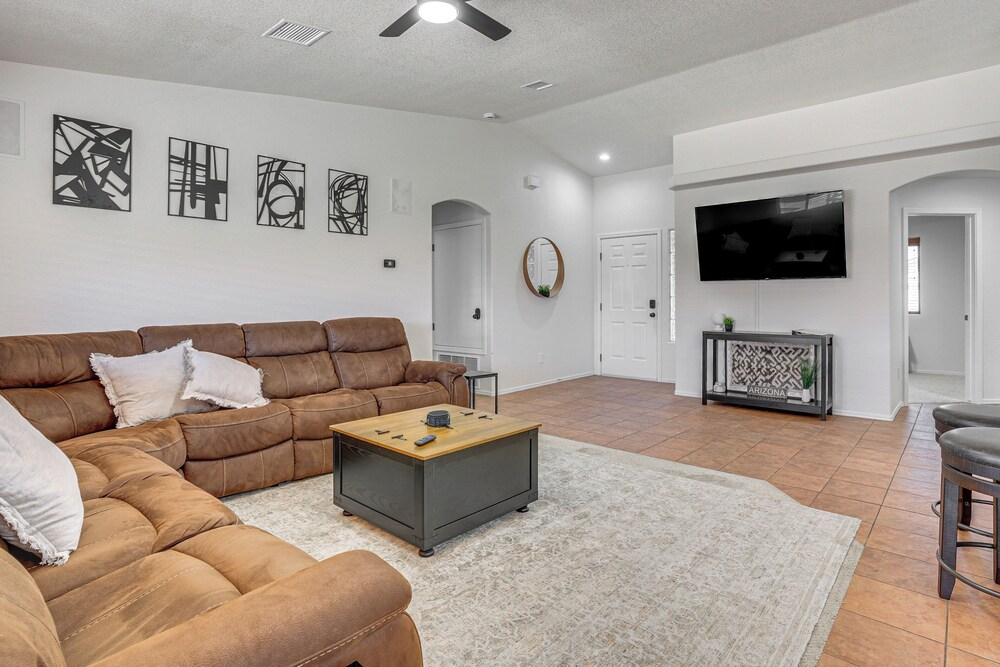 Near Golf Courses: Poolside Paradise in Yuma!