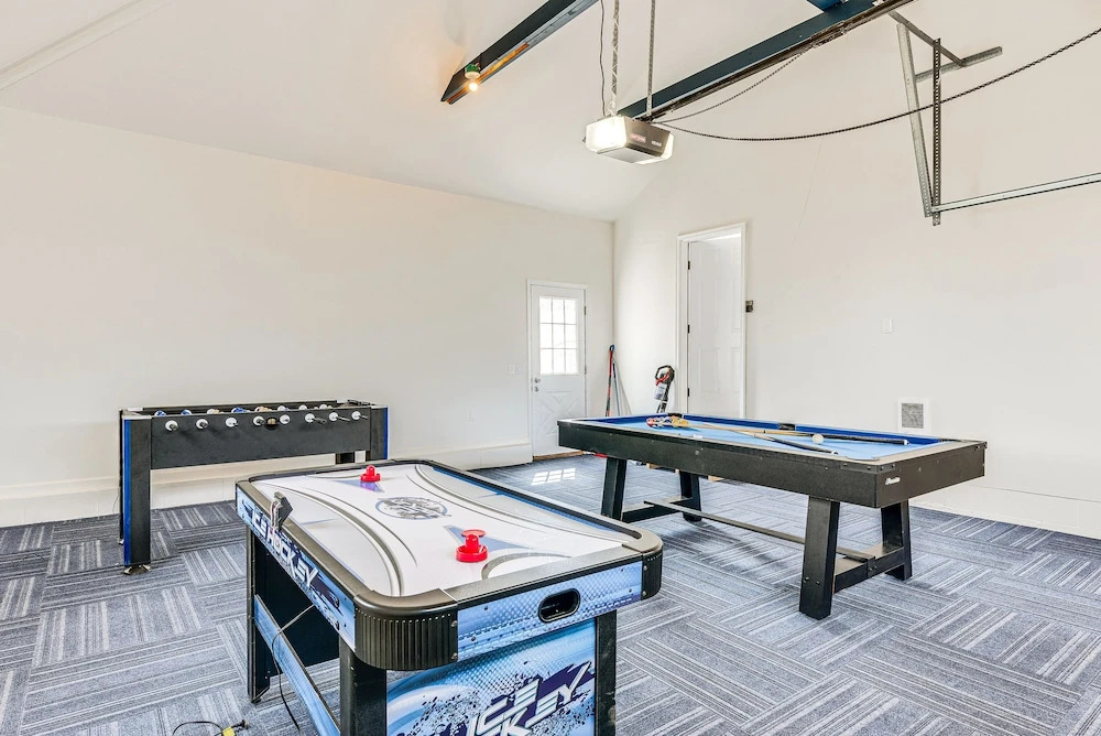 Chic Coolbaugh Township Getaway w/ Hot Tub!