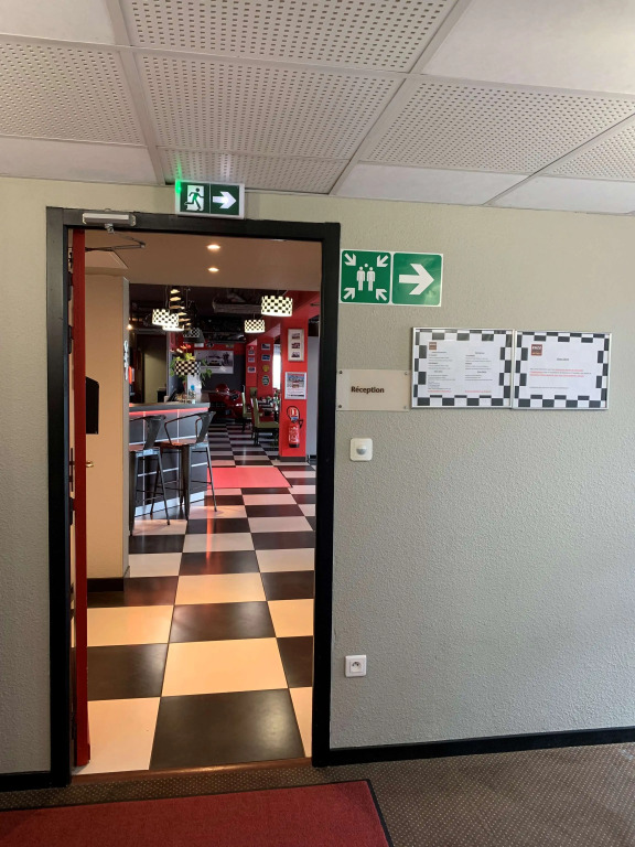 Enzo Hotels Cannes-Écluse by Kyriad Direct