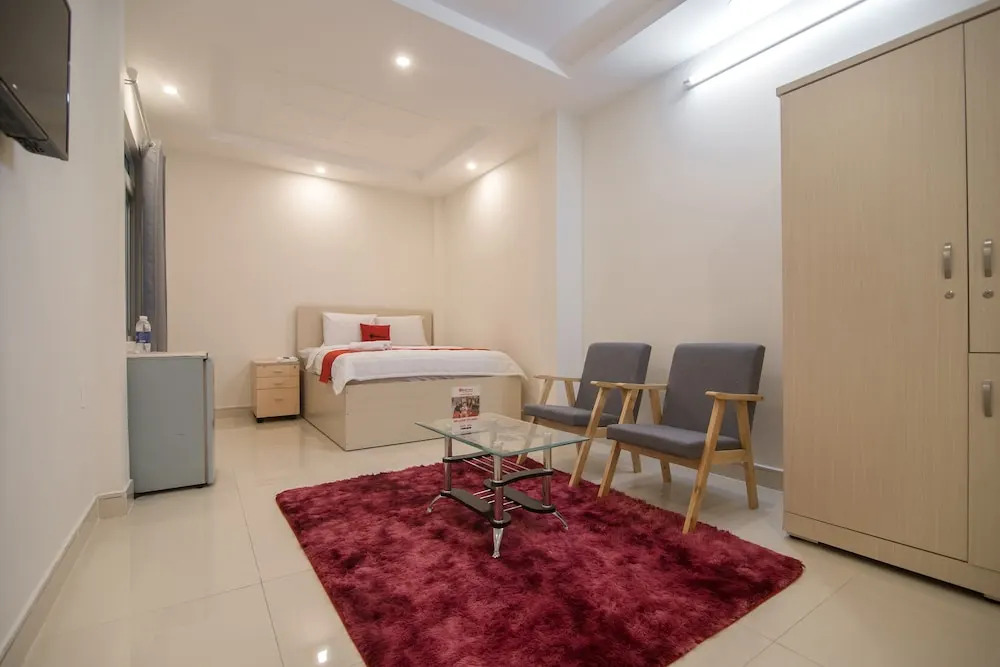 Reddoorz Plus near Big C Truong Chinh