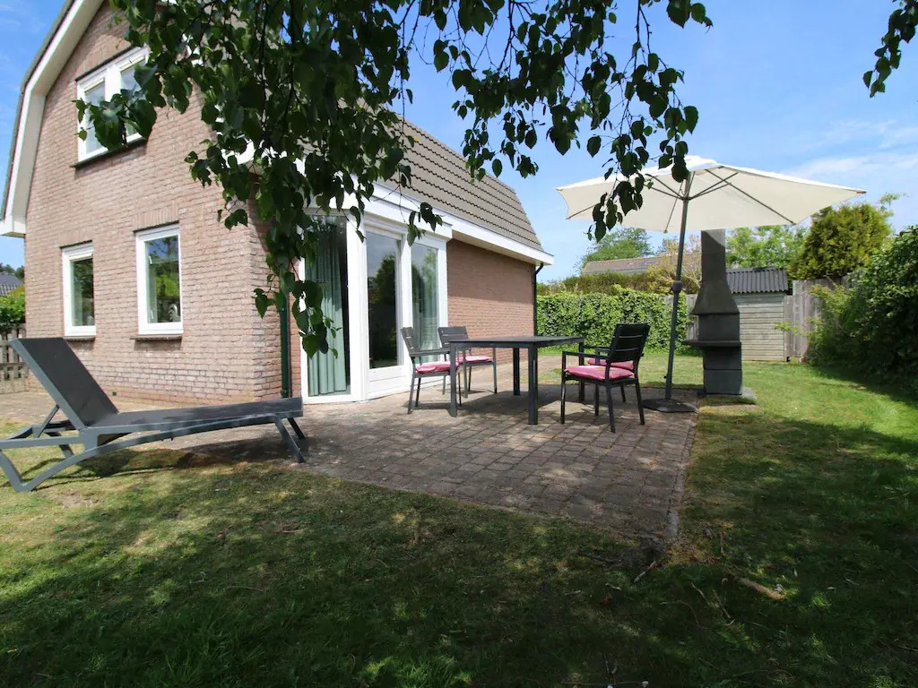 Beautiful house with large garden, in Noordwijk and by the sea