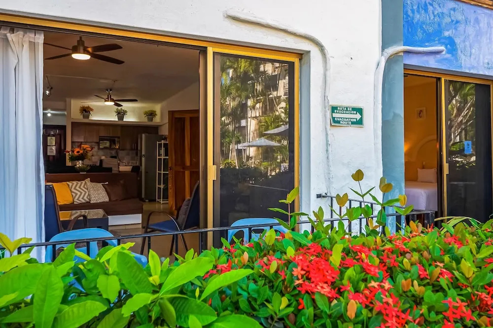 Cozy Apartment w/ Balcony, Pool Views, Free Wifi