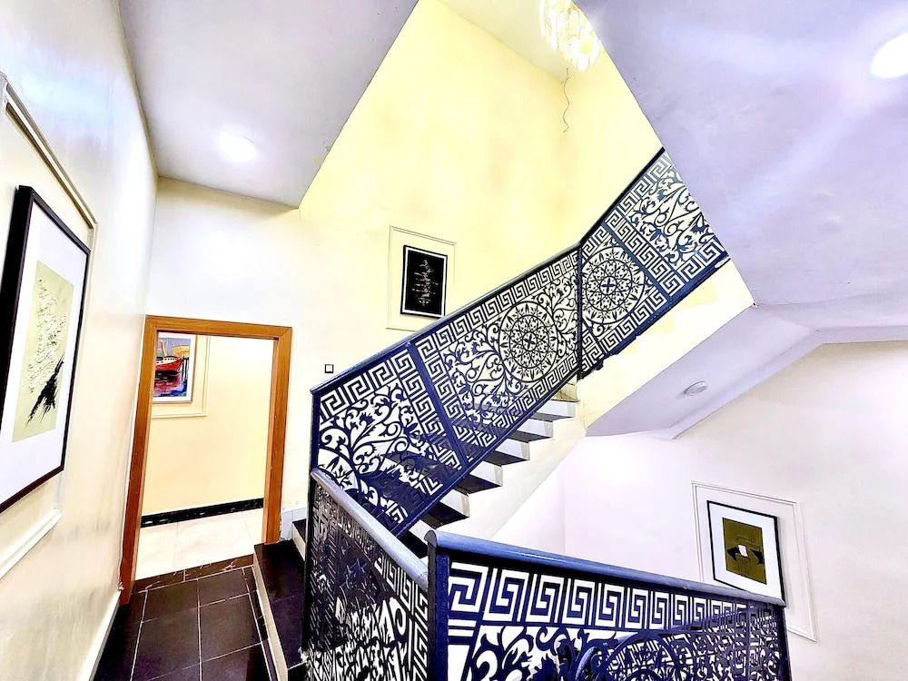 Buddiez Hotel & Resort