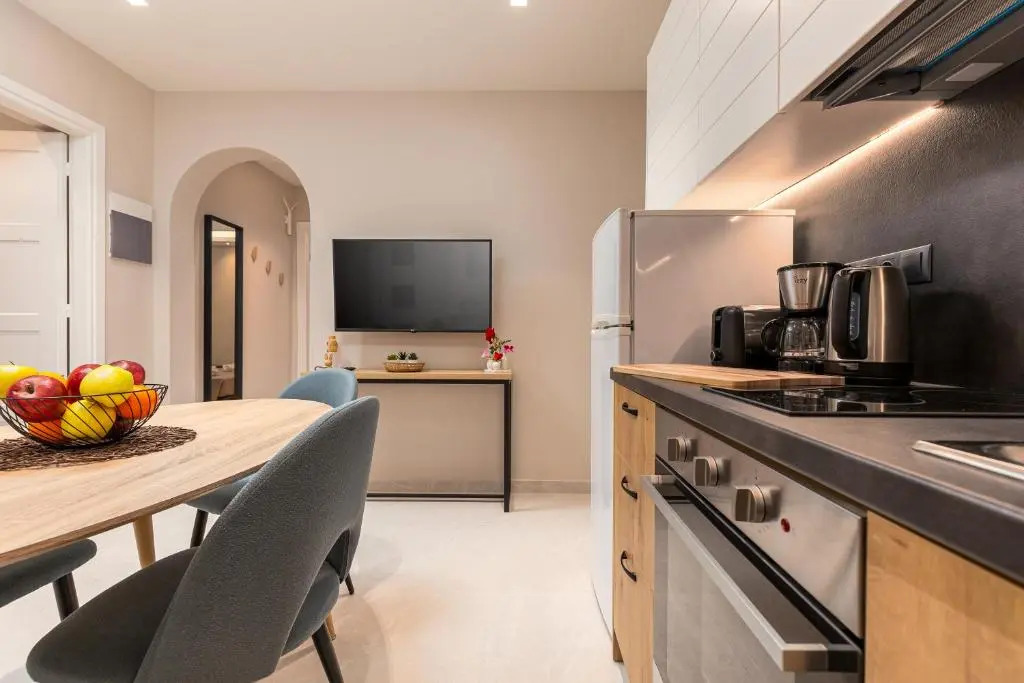 Rapanos Apartments
