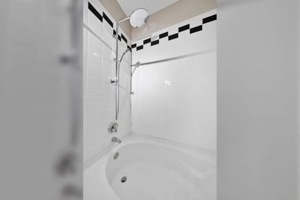 Lavish Best Central Location with Unmatched Amenities 407