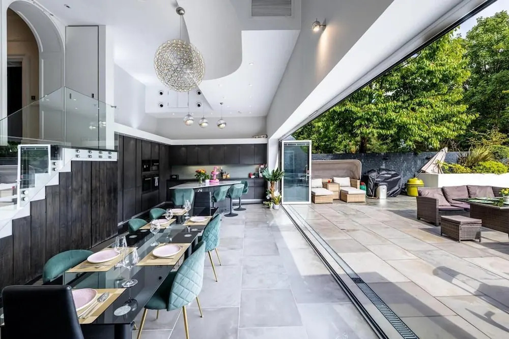 Dream House London 5bd with gym, cinema and hot tub