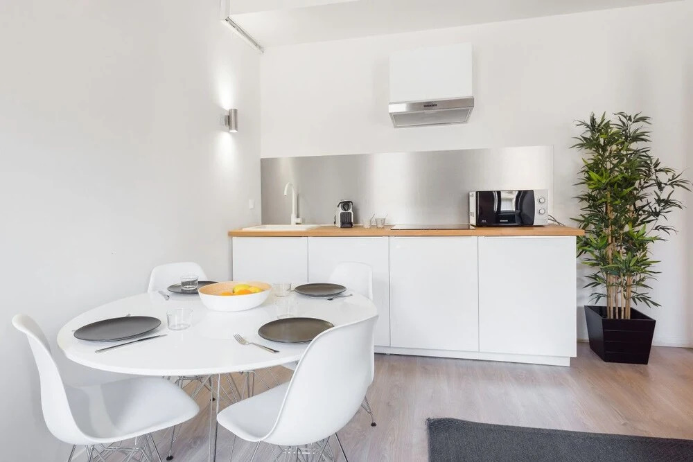 Modern 1 Bedroom Apartment "rue de le Loge"!