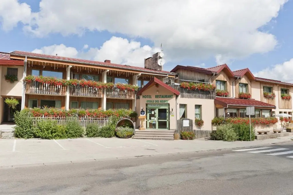 Hôtel Restaurant Etoile des Neiges Piscine Jacuzzi Sauna Massage Salle de Jeux