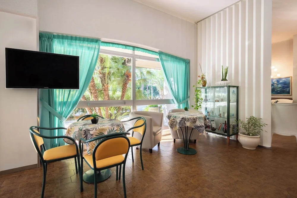 Hotel Parco dei Pini - 100mt dal Mare
