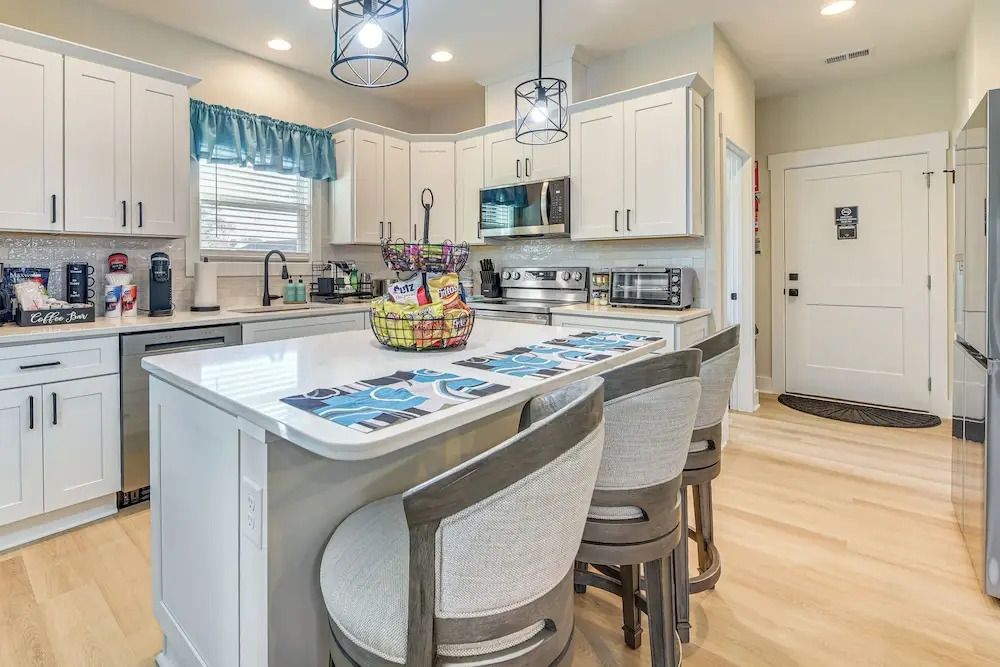 Hot Tub + Fire Pit: Home Near Dtwn Little River!