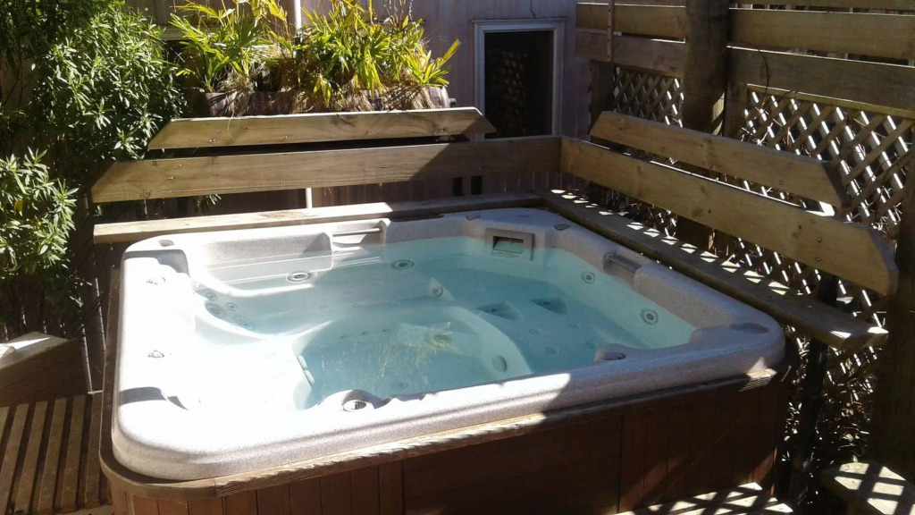The Crossing Lodge & Backpackers