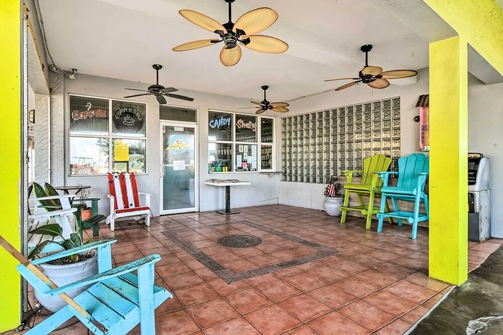 Idyllic Pass-a-grille Studio - Walk to the Beach!