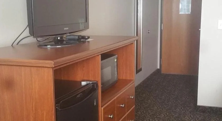 Canby Inn and Suites
