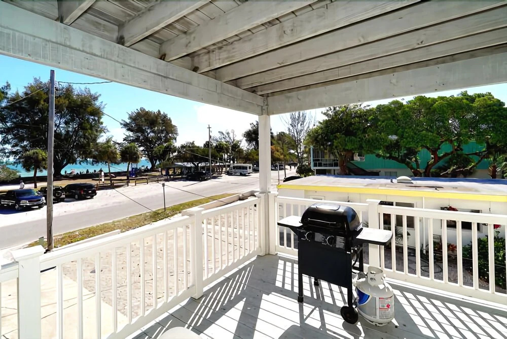 Hibiscus House 4 Bedrooms 3 Bathrooms Home