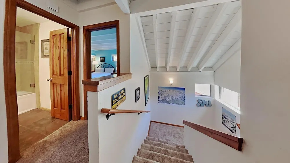 Slopeside Four Bedroom Homes at 1849 Condos - Free Wifi and Parking! by RedAwning