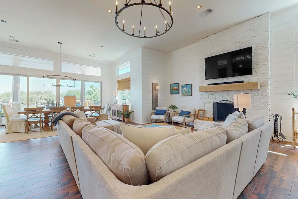 Luxurious Retreat on Lake Lbj: Pool, Hot Tub, Dock