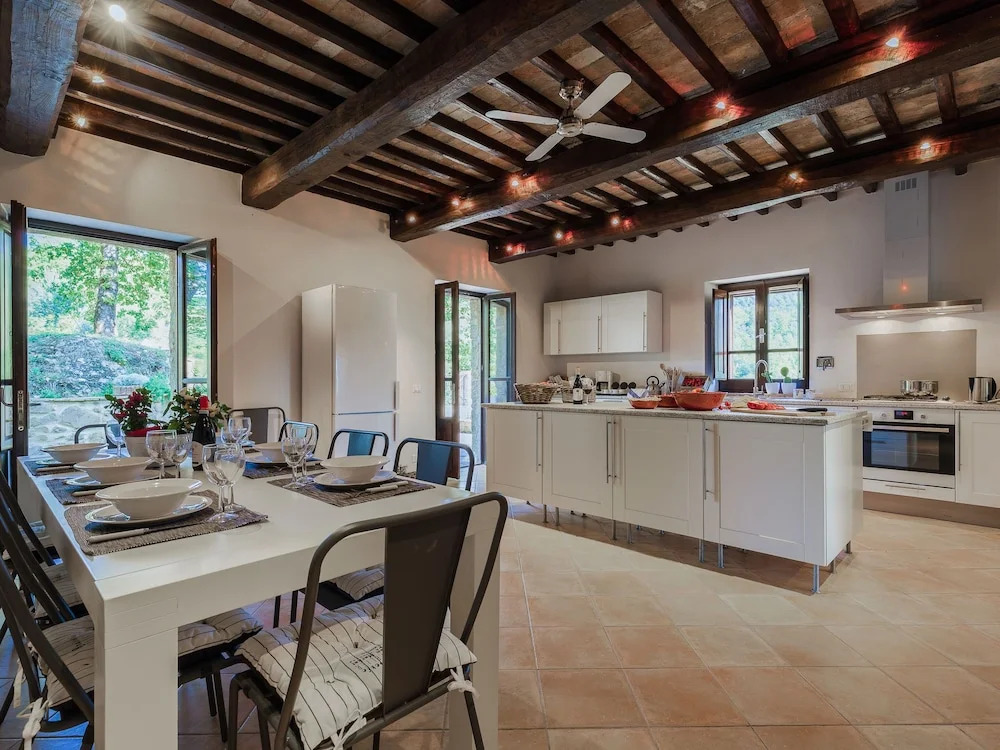 Splendid Villa in Preggio With Swimming Pool